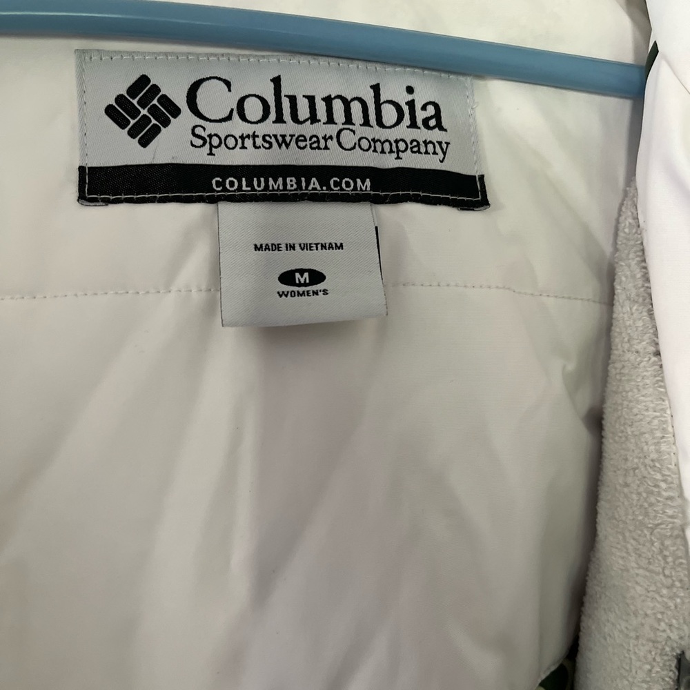Columbia outdoor water proof jacket size M white green golf jacket